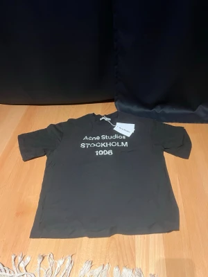Acne studios t shirt - Ny och kvitto finns, hör av dig vid intresse 