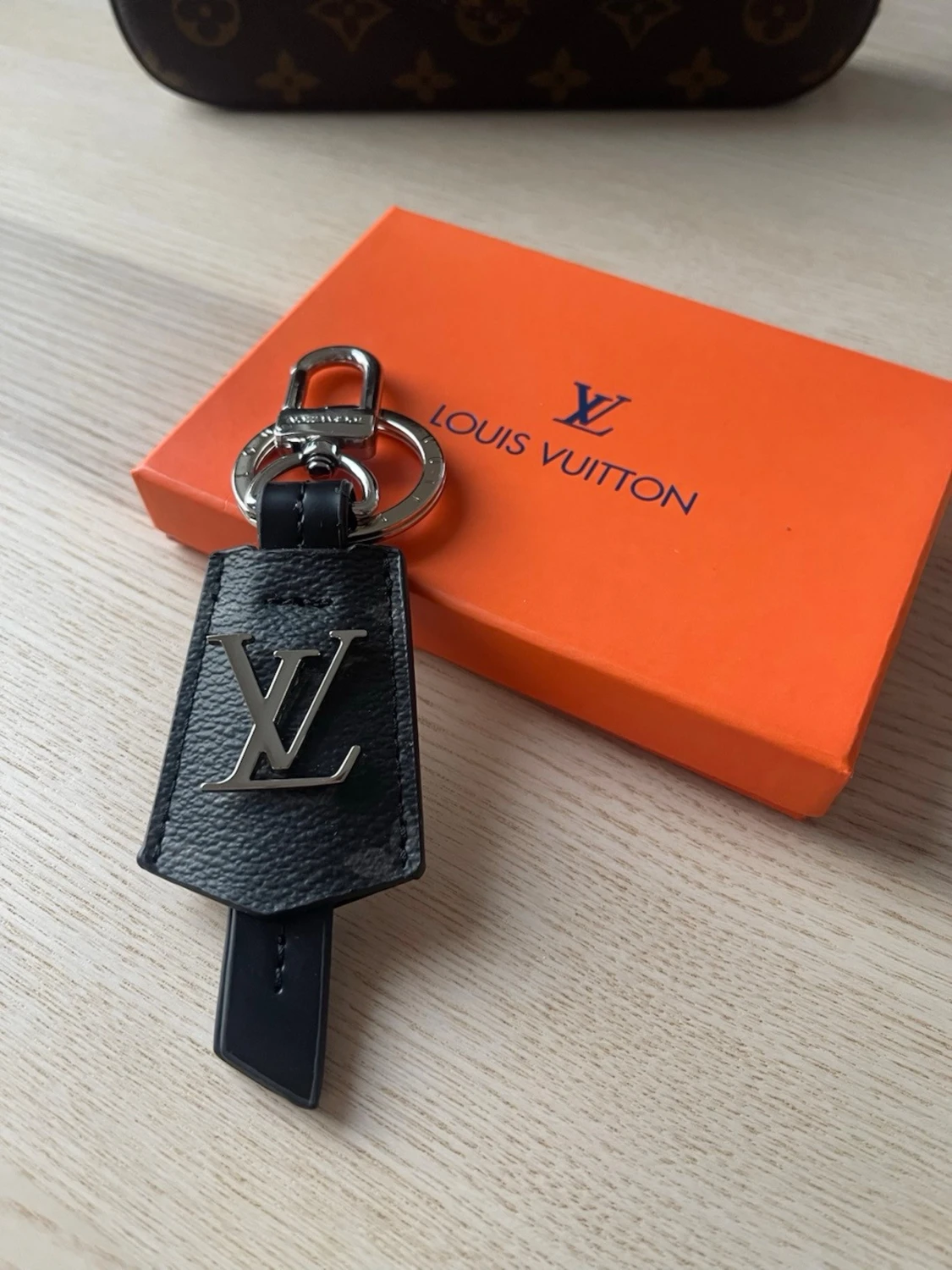 Vuitton svart nyckelring - 1