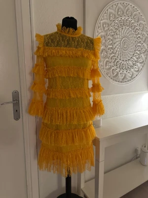  Ny!! By Malina, xs -  helt ny klänning från By Malina i färgen mango strl xs.  