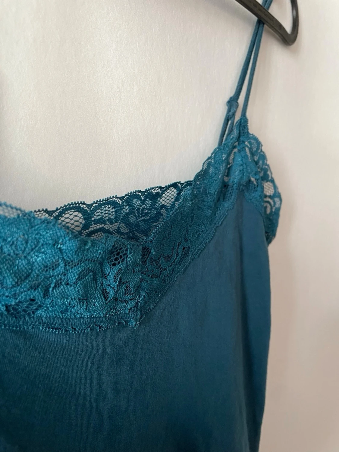 Turkos linnetopp med spetskant - 1