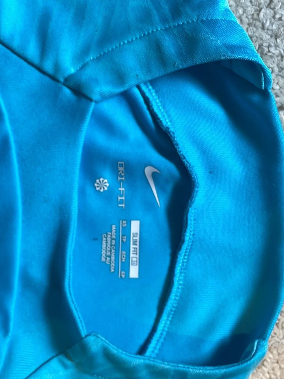 Blå Nike t-shirt med röd logga storlek xs slim fit - 2