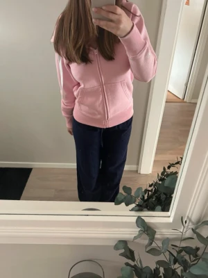 Navy blue pants from Nelly - Stylish navy blue pants from Nelly in size XS, but they have a relaxed fit and also suit S and M comfortably. The pants are in great condition with no flaws and have been gently worn. Perfect for everyday wear, lounging, or a casual chic look. Easy to style with a tank top, knitwear, or sneakers.  ✔ Brand: Nelly ✔ Size: XS (fits S & M) ✔ Condition: Very good ✔ Color: Navy blue ✔ Price: 200 SEK  Feel free to message me if you have any questions🥰  #nelly #nellypants #navypants #bluepants #xs #size