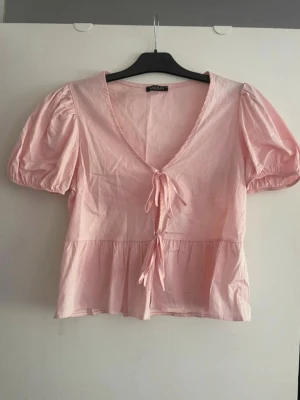 Rosa blus - Rosa blus från missäy i storlek XS/S💗