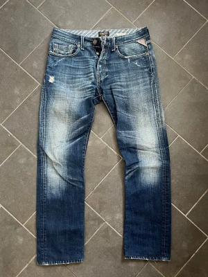 Vintage replay jeans - Raka jeans från Replay i modellen Jennon, storlek  W31 L32