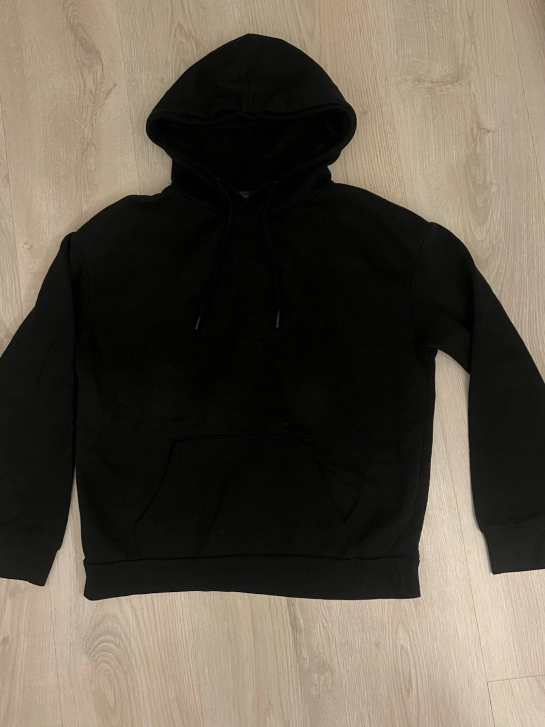 Svart hoodie  - 1