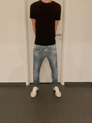 Dondup George jeans - Säljer nu dessa Dondup George jeans, skriv för fler bilder/frågor🙌🏼