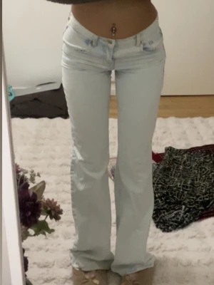 Låg midjade jeans - Låg midjade jeans från mango