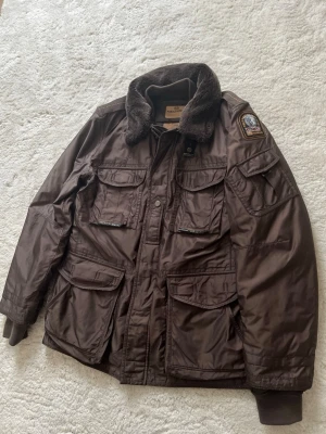 Parajumpers Portland - Parajumpers Portland, skick: 8/10, storlek: L färg: Brun 