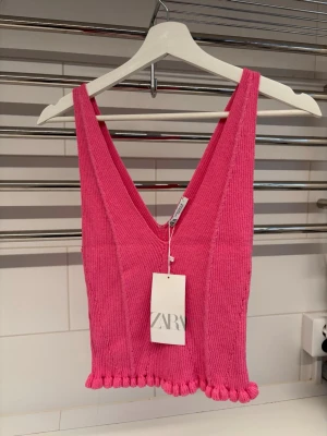 Topp - Rosa topp från Zara. Aldrig använd. Storlek M, passar även S 