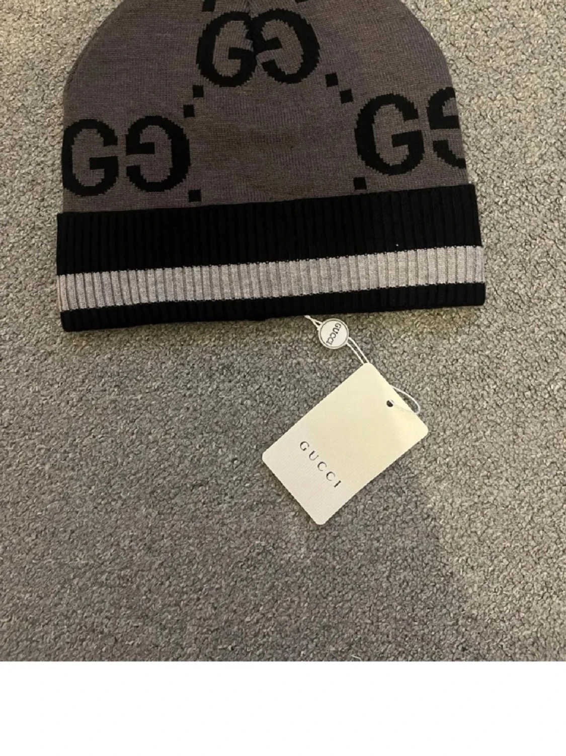 Grå och svart mössa från Gucci