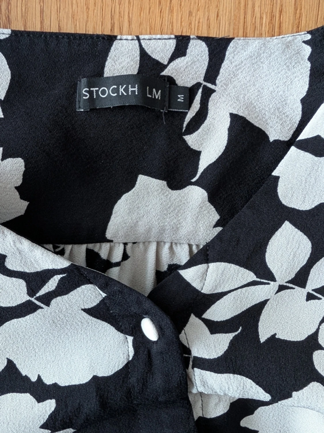 Svartvit blommig blus från Stockh LM - 2