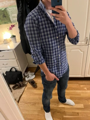 Ralph lauren skjorta - Säljer denna slim fit ralph lauren skjortan till ett väldigt billigt pris | skicket är 10/10 som ny | hör av dig vid minsta lilla fråga |