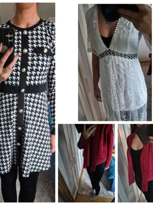 Svartvit rutig klänning/spetsklänning /mocka jacka röd - Stilren svartvit klänning med stort rutmönster och dekorativa guldknappar framtill. Klänningen har lång ärm, rund halsringning och markerade svarta detaljer vid midja och bröstficka. Perfekt för dig som gillar klassisk och trendig look. Även en vit spetsklänning med långklänning och sen en röd mocka jacka med stretch I ärmarna