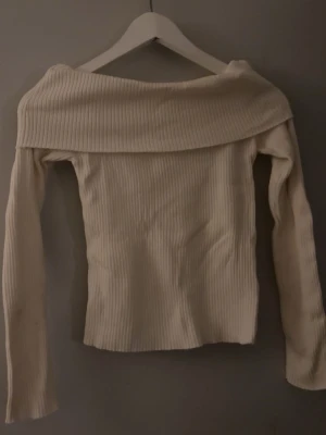 Stickad off shoulder  - Stickad off shoulder ribbad💕