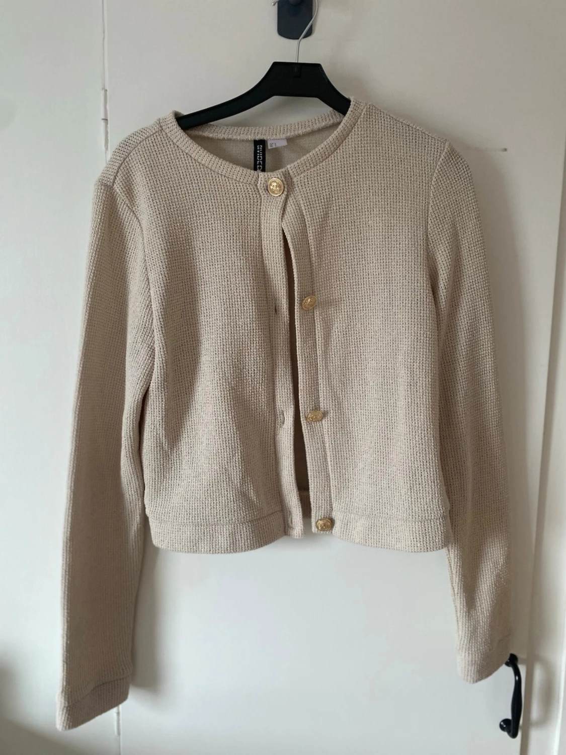 Beige stickad kofta från H&M