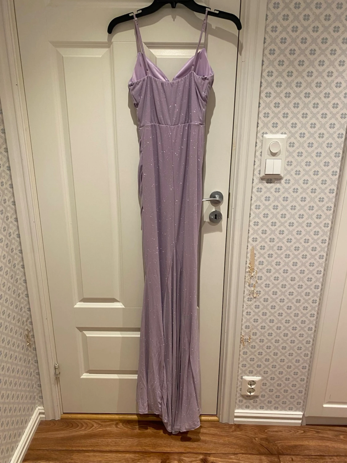 Ljuslila glittrig långklänning storlek S - 1