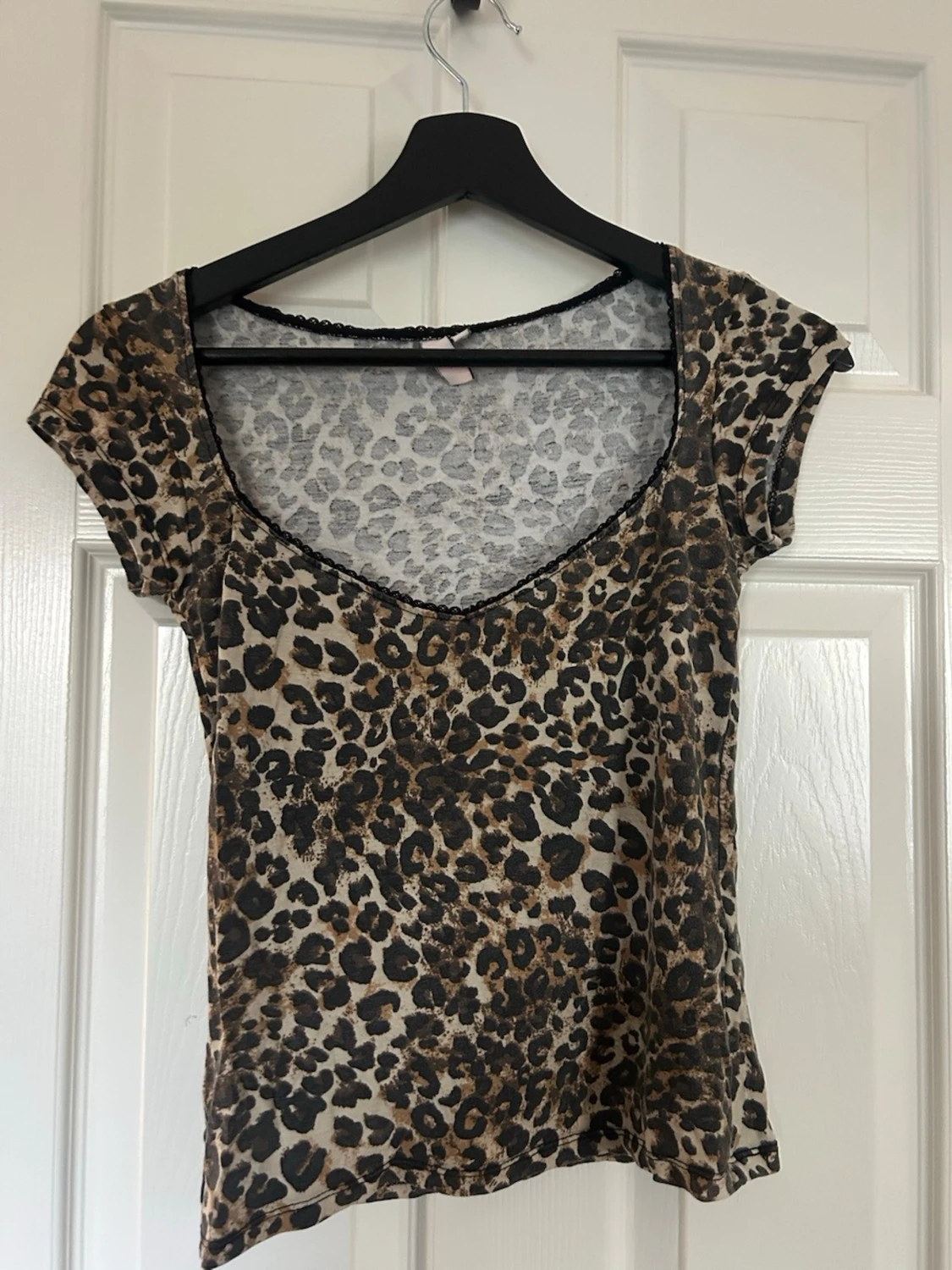 Leopardmönstrad topp från Nelly