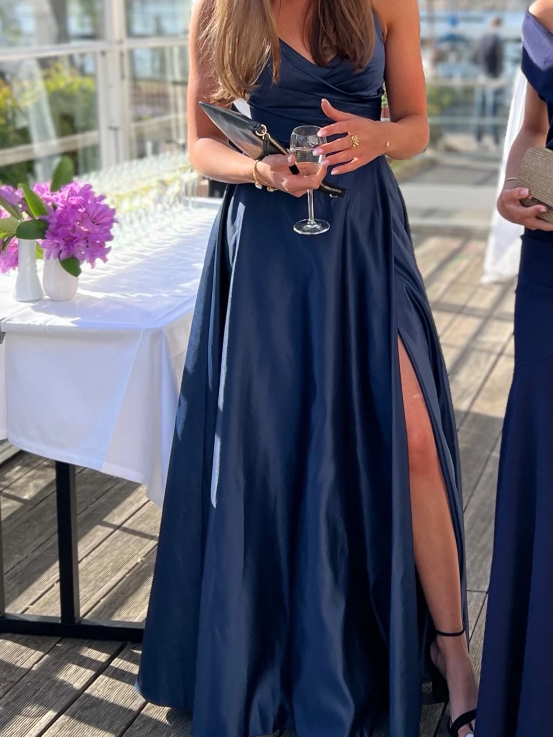 Marinblå långklänning med slits - 1