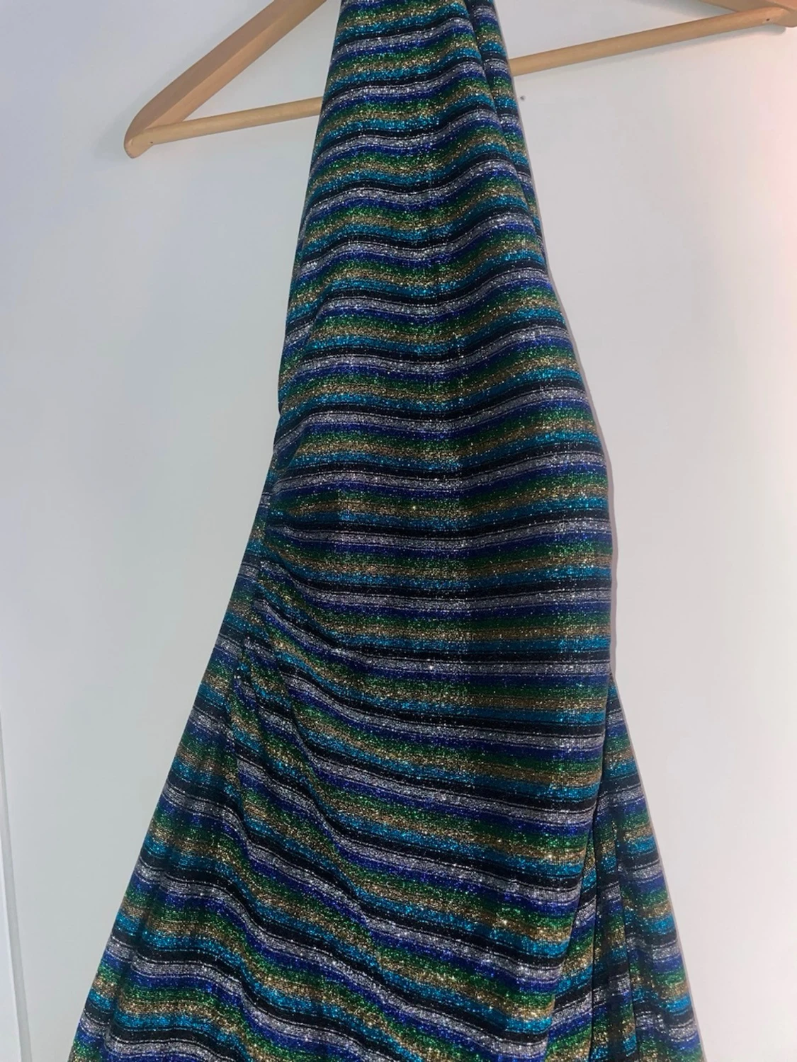 Adoore Randig/glittrig långklänning med halterneck - 3