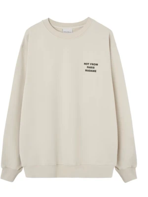 Drole De Monsieur  - Beige sweatshirt från Drole De Monsieur med svart texttryck både fram och bak. Tröjan har rund halsringning, långa ärmar och ribbade muddar. Tillverkad i mjukt material som känns skönt mot huden. Perfekt för en avslappnad och trendig stil.