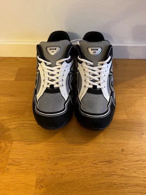 Zara - Säljer ett par nya skor storlek 46 men passar 45