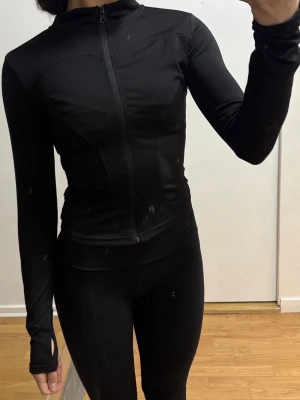 Svart sportjacka med dragkedja - Använd