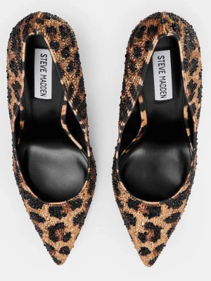 Steve Madden evelyns Leopardmönstrade pumps - Snyggaste klackarna från Steve Madden, dom är bedazzled med massa små stenar och guld💛. Nypris runt 1 500kr. Säljer bara för att mina fötter är lite för breda för skorna:/ fler bilder och mått kan lösas om det önskas🐆