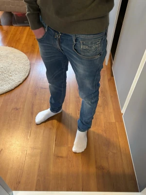 Replay anbass - Säljer nu dessa riktigt snygga replay anbass hyperflex | Storlek W29 L32 | väldigt bra skick inga defekter eller fläckar | perfekt nu till våren/sommaren | vid fler frågor skriv privat // Levi 🤩