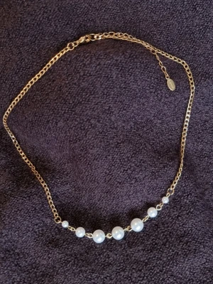 Handgjort halsband med pärlor  - Material-rostfritt stål. Liknande Maria Nilsdotters smycke.✏️Beteckningen för rostfritt stål – 201 – en lägre klass, kan reagera snabbare med vatten, parfymer och oxidera.#19