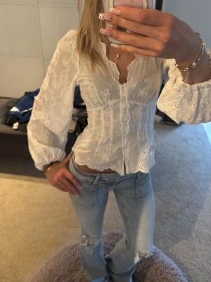 Blus från Gina - Helt slutsåld blus från Gina. Har enbart använt den en gång och pris kan diskuteras💕