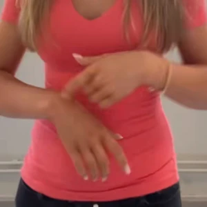 Rosa tight v-ringad topp - Söker efter denna tröjan ifrån newyorker storlek S-Xs