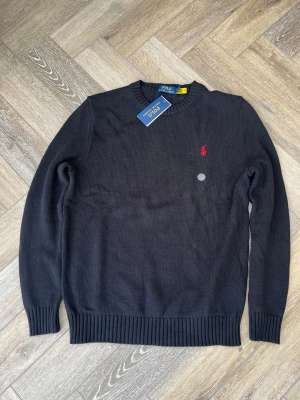 Ralph lauren stickad crewnexk - Hej, säljer nu denna ralph lauren crewneck.  Oanvänd.