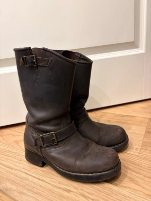 Johnny bulls - Säljer ett par klassiska bruna Johnny Bulls i storlek 37