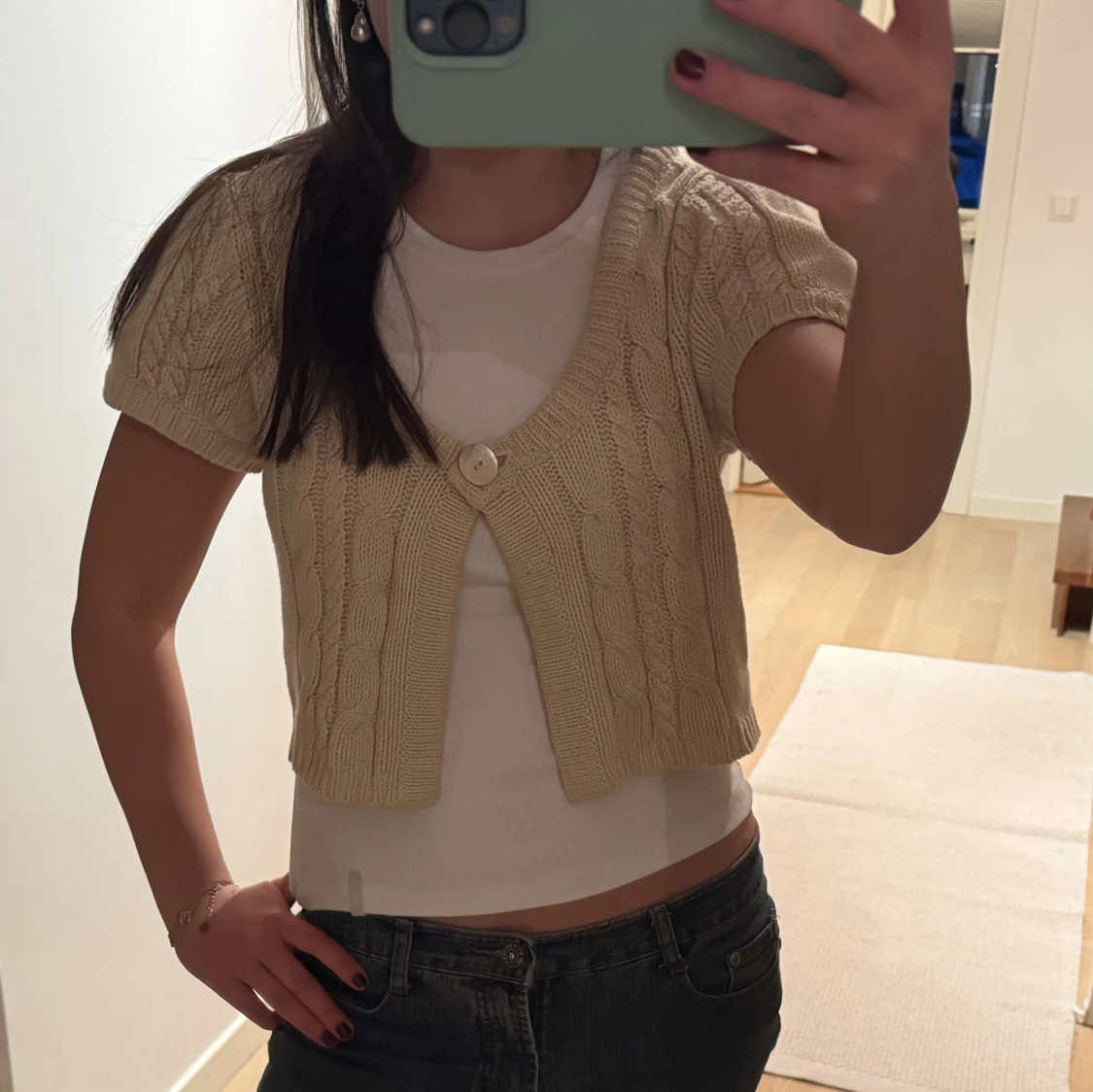 Beige kabelstickad bolero