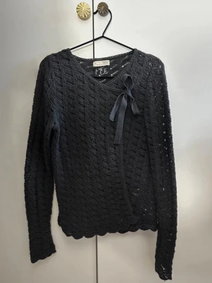 Odd Molly kofta - Säljer en grå Odd Molly kofta. funkar som XS,S & M. 100% bomull!                                                     Hör av dig vid frågor!☺️