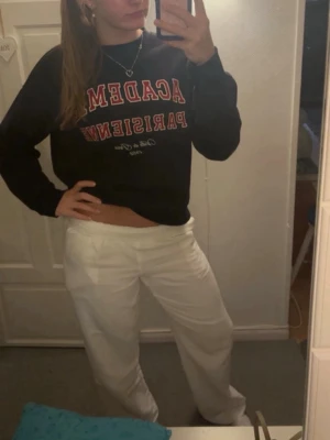 Sweatshirt från hm - Jättefin sweatshirt från hm, mycket bra skick, inga defekter! Pris kan diskuteras🫰💘