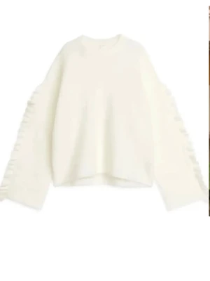 arket stickad - Så fin stickad mohair tröja med volanger på ärmarna från arket ❤️❤️❤️skixks prisförlsag