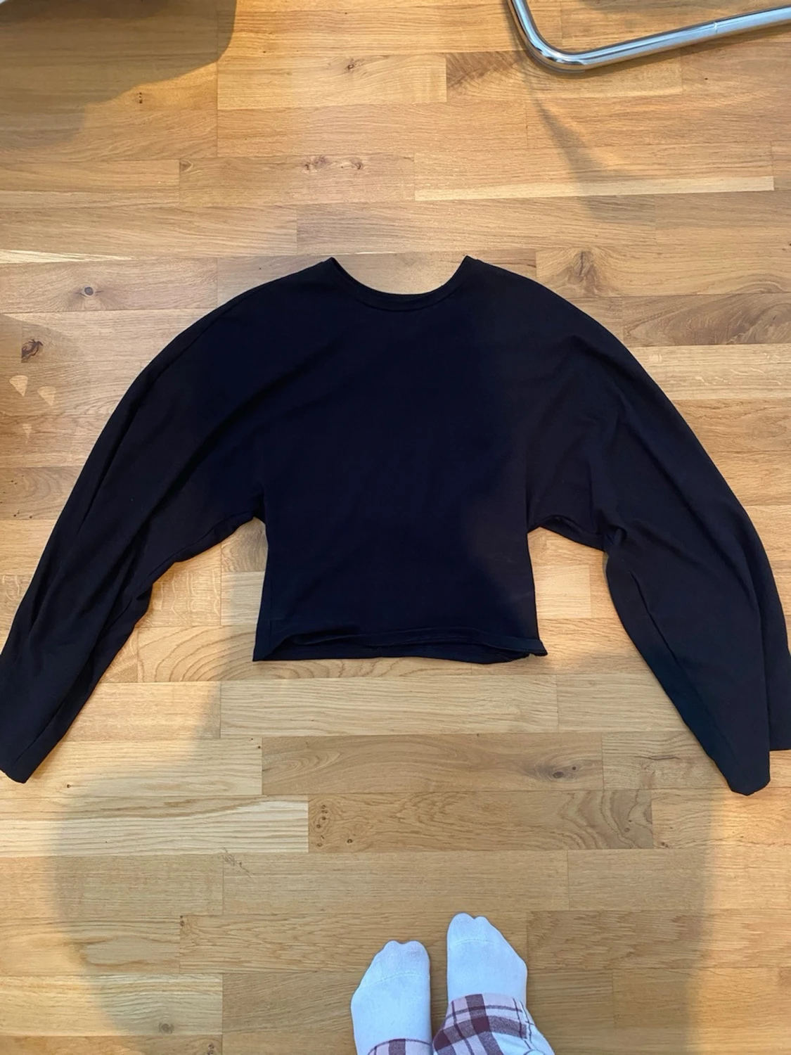Svart croppad långärmad topp - 1