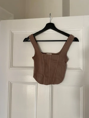 Kroppad Topp - Brun kroppad topp i fint skick!