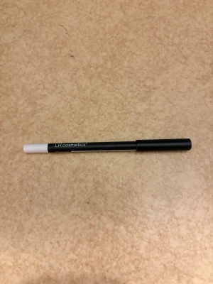 Lh cosmetics kajal - Använd fåtal gånger 