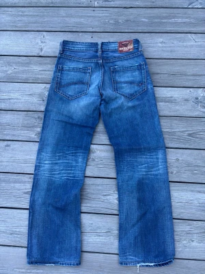 Vintage Tommy Hilfiger Jeans  - Vintage straight leg jeans.  Brand: Tommy Hilfiger  Tagged size: 31/34  Waist (flat): 39cm Length: 102cm Leg opening: 22cm  Follow my profile for 10% off your purchase!  More jeans available on my profile.  Nr:47