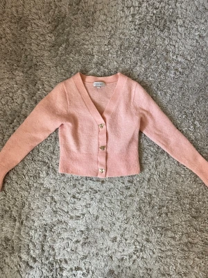 Rosa kofta - En jättegullig kofta som är perfekt till sommaren💕