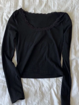 Långärmad svart - Långärmad svart spets top!🖤