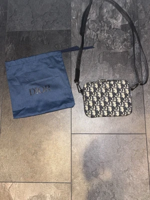 Di’r väska - D väska helt ny finns inne jätte bra kvalitet