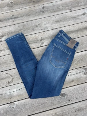Blå slim fit jeans från Replay - Replay Anbass jeans | Storlek: 30/32 | Grymt skick! | Ställ gärna frågor 🫱🏻‍🫲🏼