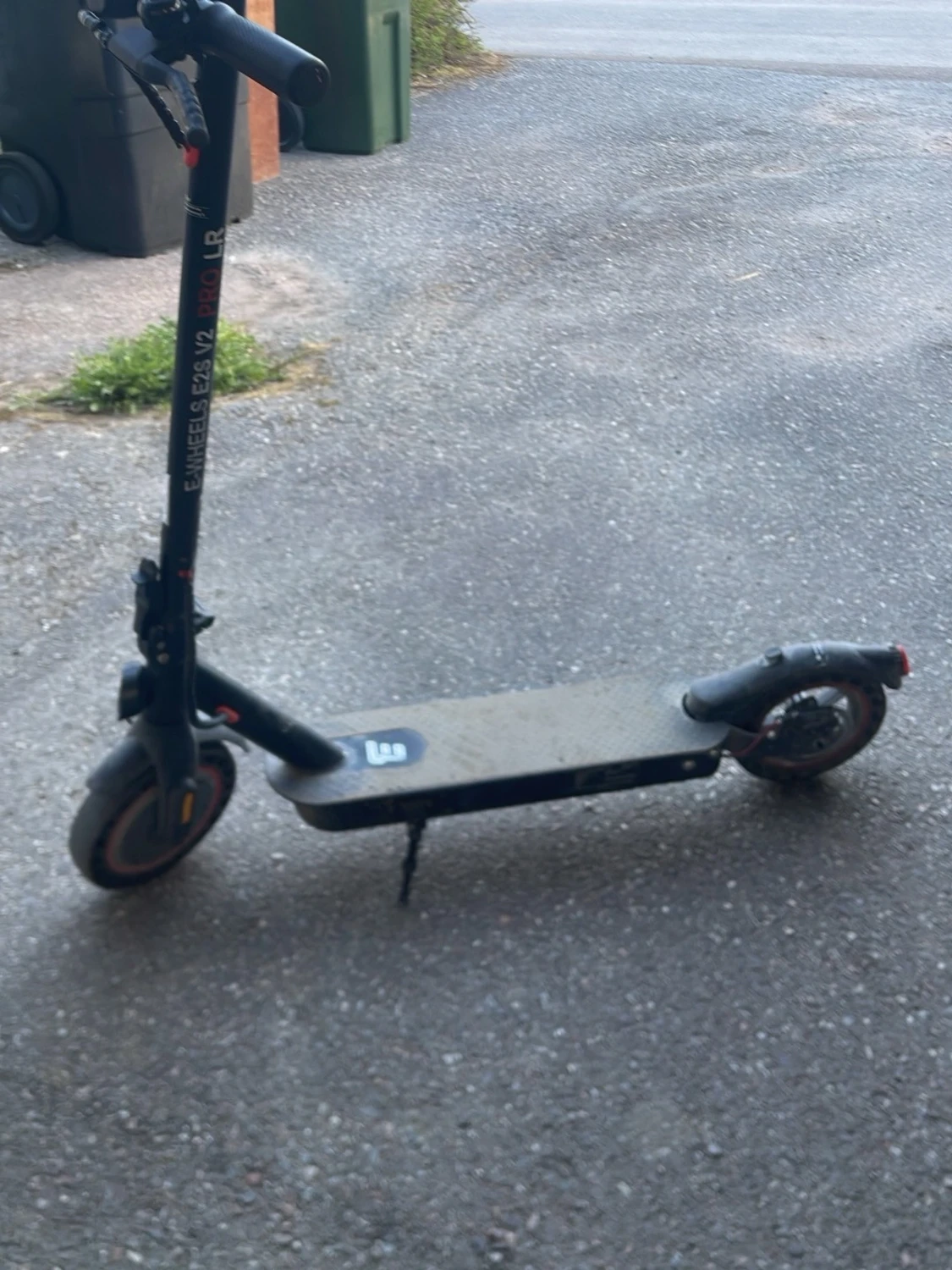 Elscooter E-Wheels E2S V2 svart