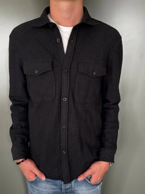 East West Overshirt - Storlek:M | skick: 10/10 | nypris: 1199kr