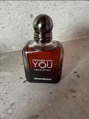 Parfym leverantör!  - Parfym leverantörer! Valentino parfym, stronger with you parfym, hugo boss parfym. Och ALLA parfymer du kan tänka dig! En valentino kan kosta 399kr per 100ml flaska! Sen du kan resella för 800-1000kr! PERFEKT för reselling! Hör av dig vid intresse. :)