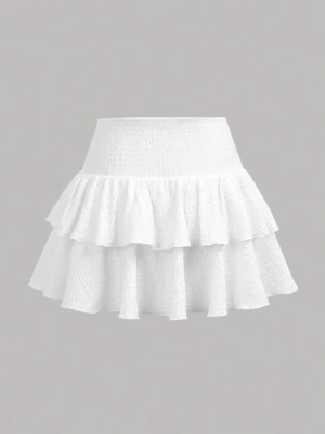 Vit volangkjol med struktur - Superfin vit kortkjol med dubbla volanger och strukturerat tyg. Kjolen har en hög midja och ger en luftig och trendig look, perfekt för varma dagar. Enkel att matcha med crop tops eller oversized t-shirts.
