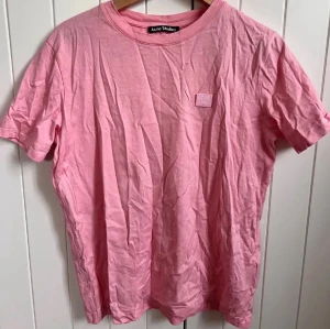 Acne studios tshirt  - Acne studios tshirt i mycket bra skick! 